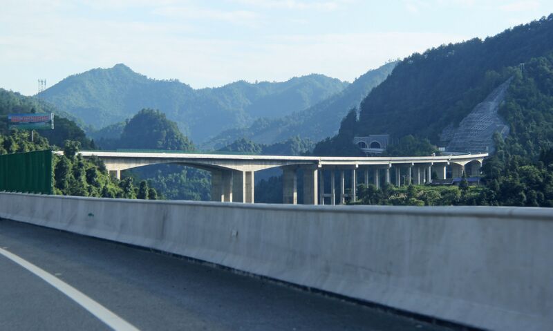 File:Yongshun2HighBeams.JPG