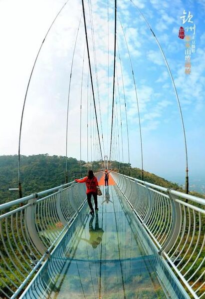 File:Nawushan Glass People.jpg