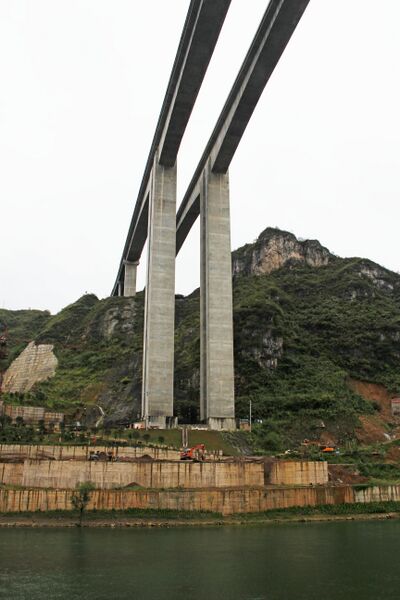 File:WuyanghePiers&River.jpg