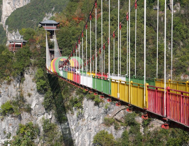 File:Yunzhiduan Glass FootbridgeRedRailing.JPG