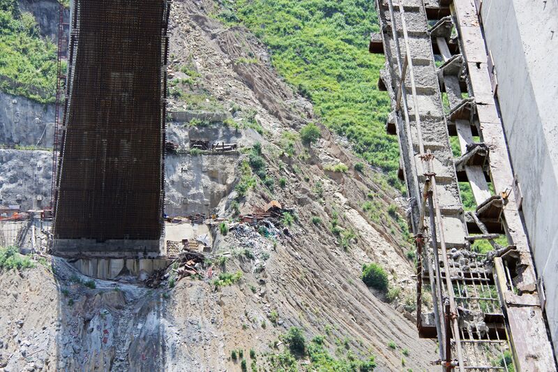 File:BeipanjiangQinglongArchUndersideLonglens.jpg