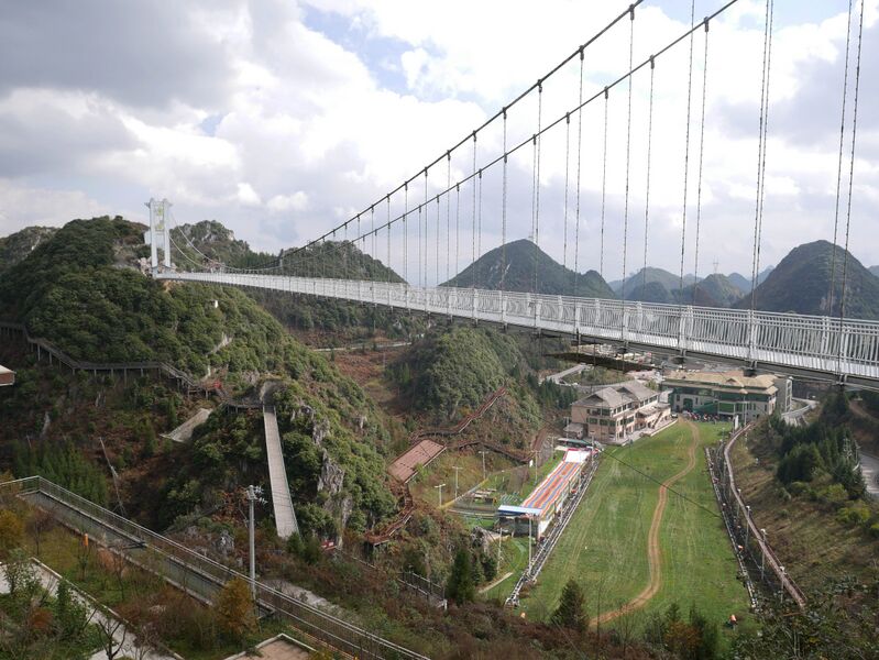 File:Liupanshui MeihuashanSkyCables.JPG