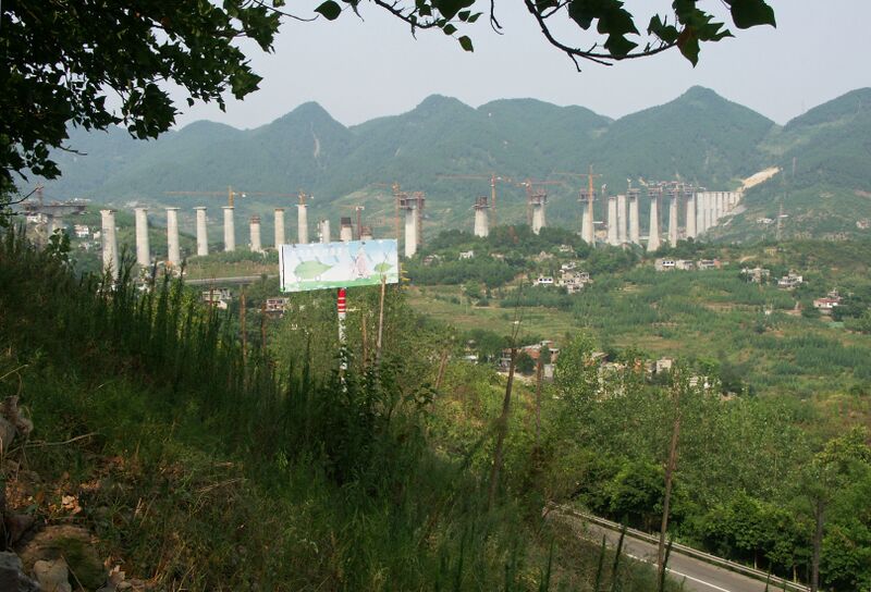 File:CaijiagouRailwayViaduct10.jpg