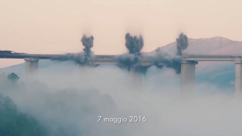 File:ItaliaImplosion4.jpg