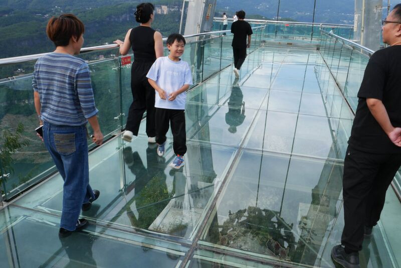 File:QingjiangGlassPlatform4.JPG