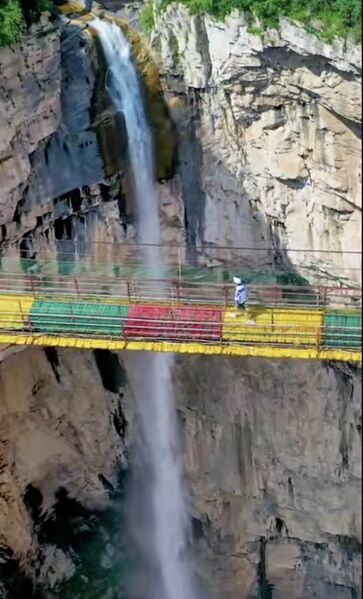 File:TianjishanFootbridgeWaterfallDrop.jpg