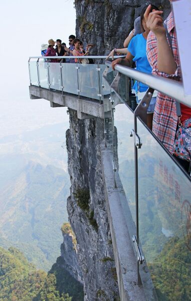File:109TianmenMountainGlasswalkEdge.jpg