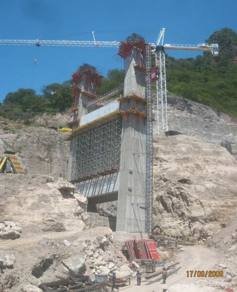 File:BaluarteBridge4.jpg