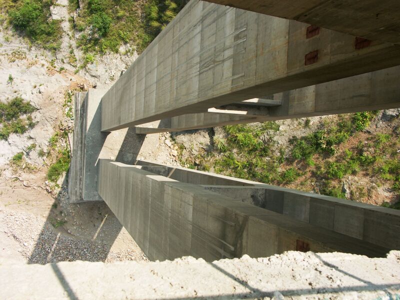 File:JingtanRoadBridgePiers2.jpg