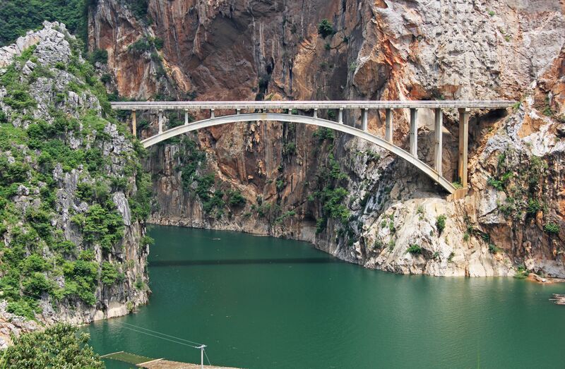 File:LiangfengyanSideArch.jpg