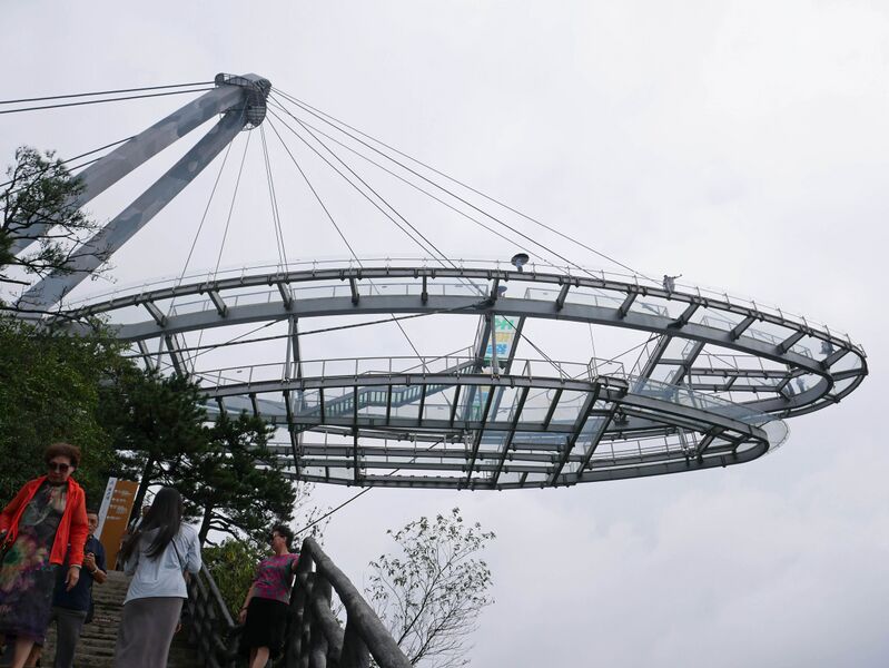File:NantianGlassPlatformDoubleLevel.JPG