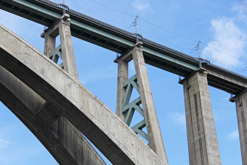 File:YelangheRailwayArchSupports.JPG