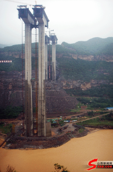 File:YellowRiverPiers.gif