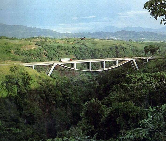 File:ColoradoOnBernardoHighway.jpg