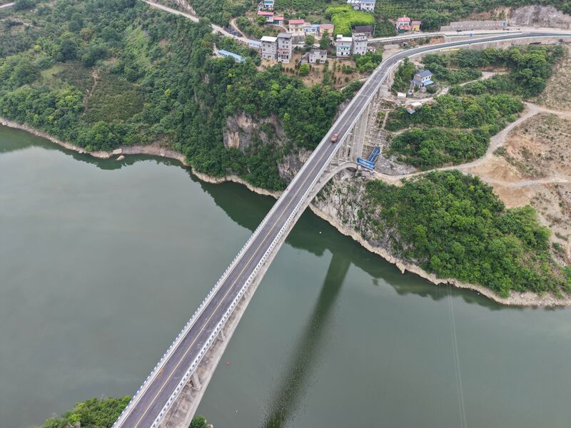 File:Qingjiang Bridge Tianchikou Drone4.JPG