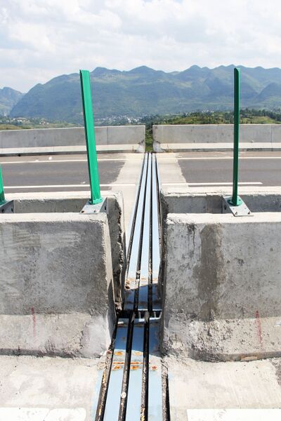 File:QixingheExpansionJoint.jpg