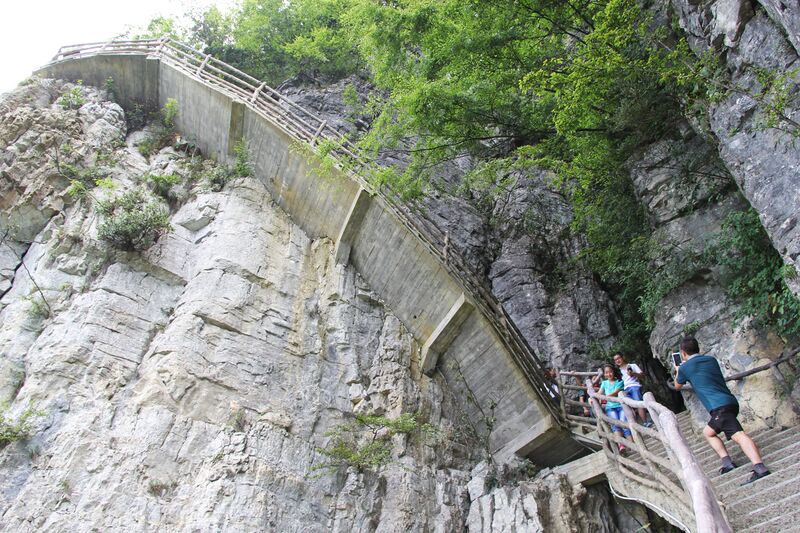 File:67EnshiGrandCanyonStepsTwisted.jpg