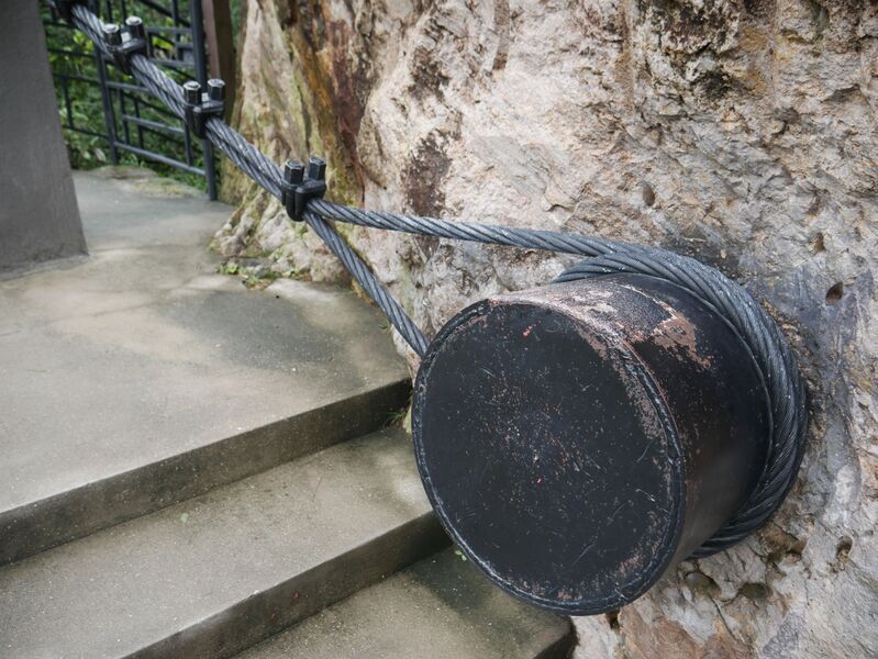 File:FangdongYandangGlassFootbridgeCircleAnchor.JPG