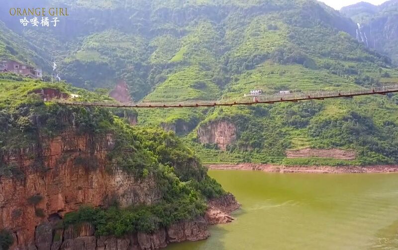 File:Shannipo Beipanjiang FootbridgeHouses.jpg