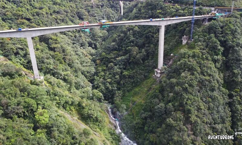 File:Viaducto ChirajaraCreek.jpg
