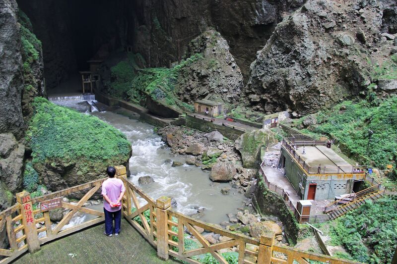 File:640Tiankeng44 copy.JPG