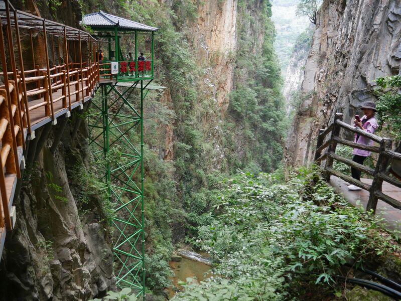 File:NizhuheCanyonPlatformZiptower.JPG