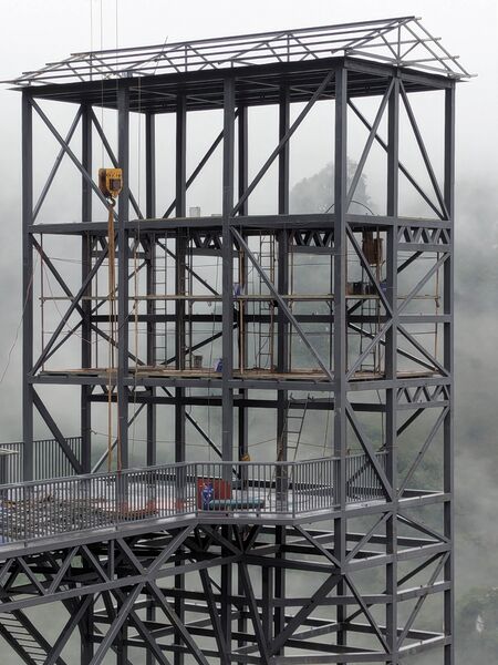 File:NizhuheElevatorTopBeams.jpg