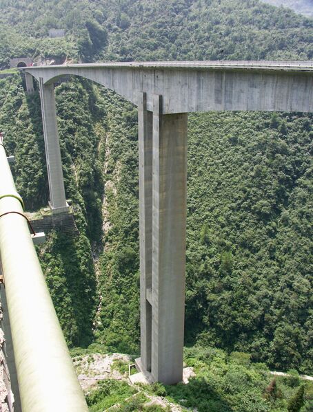 File:WeijiazhouBridgeView2.jpg