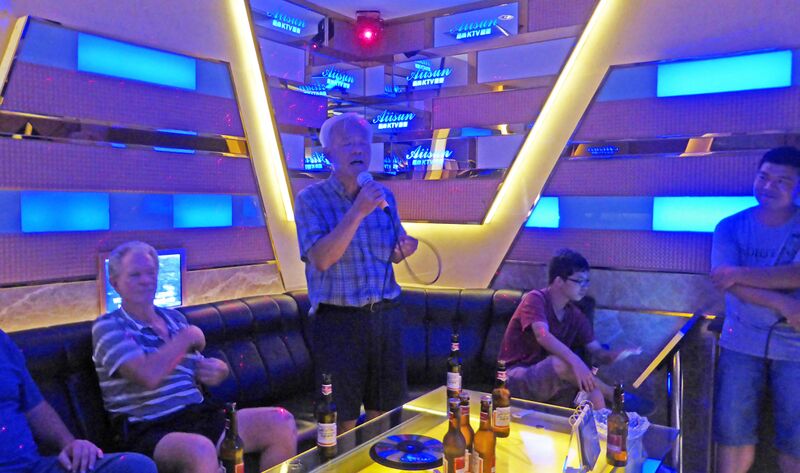 File:426KaraokeBiaoByEllyFilmer.jpg