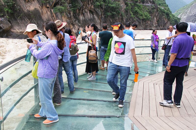 File:480TigerLeapingGorgeGlassPanels.jpg