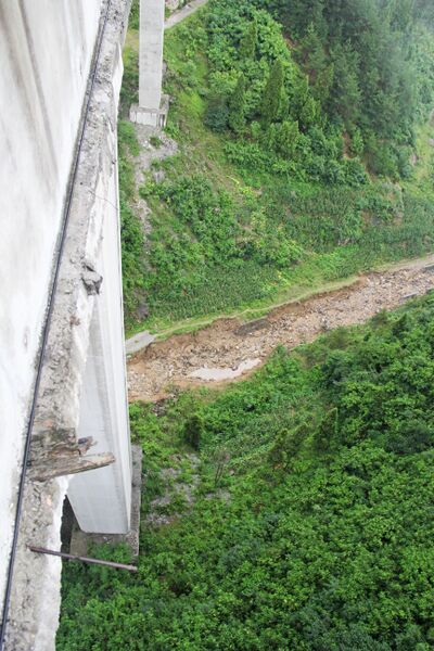 File:ShangshiguanCreek.jpg