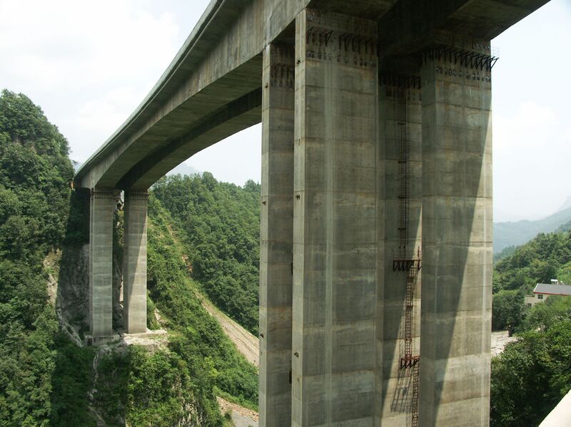 File:HouheBridgeView6.jpg