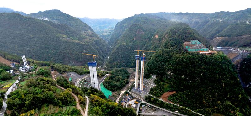 File:ShuanghekouWuyunkaiPiersSide2.jpg