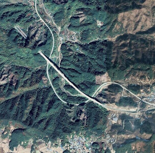 File:Unknown165mtrSatellite.jpg