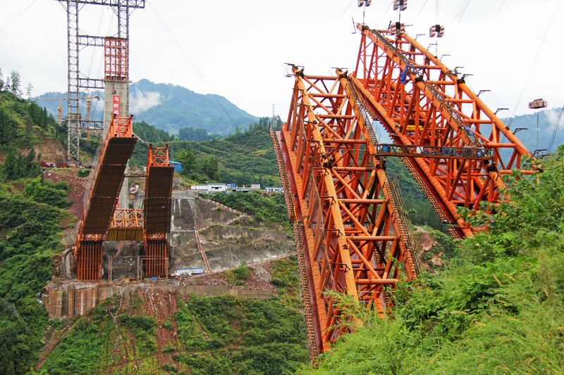File:YelangheRailwayOrangeArch.jpg