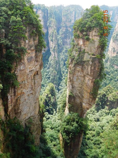 File:120ZhangjiajieSpireByJohnHart.jpg