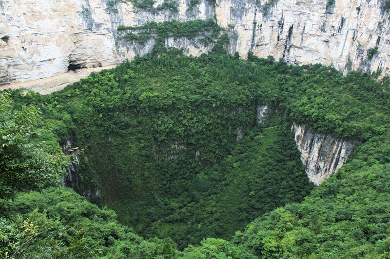 File:628Tiankeng17 copy.JPG