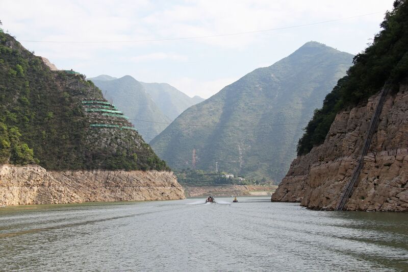 File:703DaningheNewRailwayArch copy.JPG
