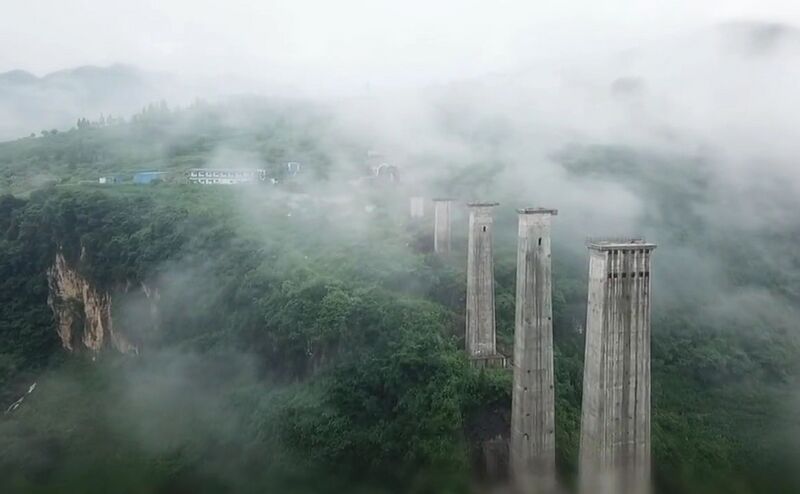 File:Fengjiazhai RailwayApproachPiers.jpg