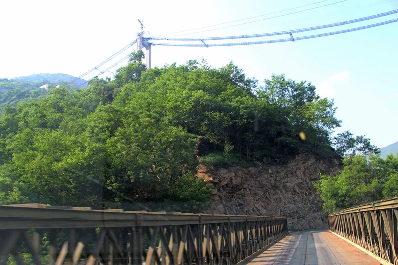 File:JinshajiangBridgeHulukouTribBailey.jpg