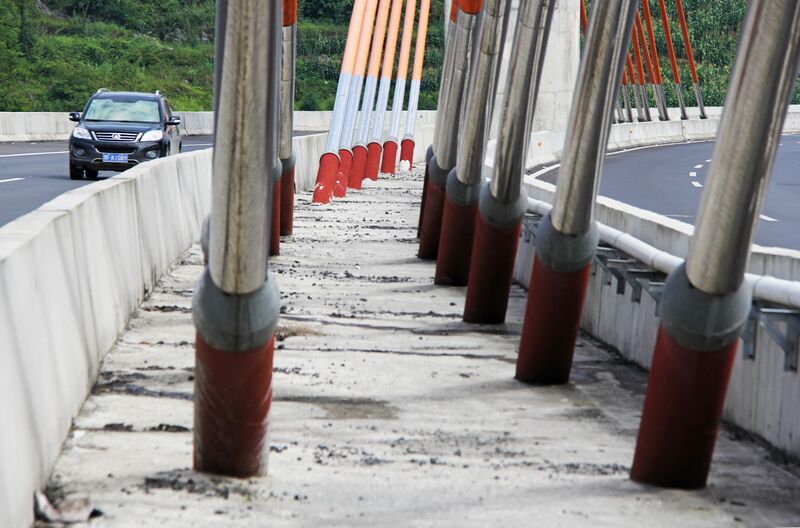 File:LongjingheDeckAnchors.jpg