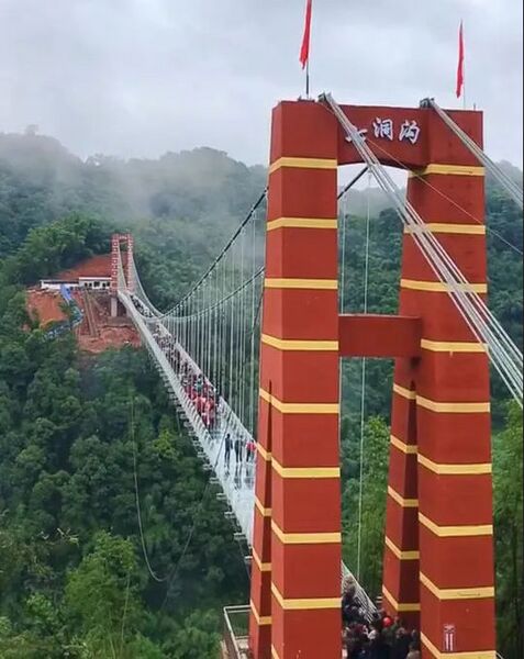 File:Qidonggou Glass Tower2.jpg