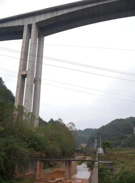 File:YangchahePierSky2.JPG