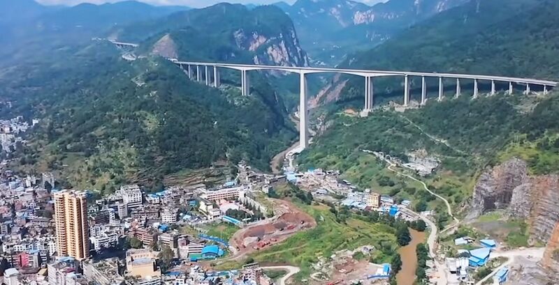 File:HezhangDroneCityHigh.jpg