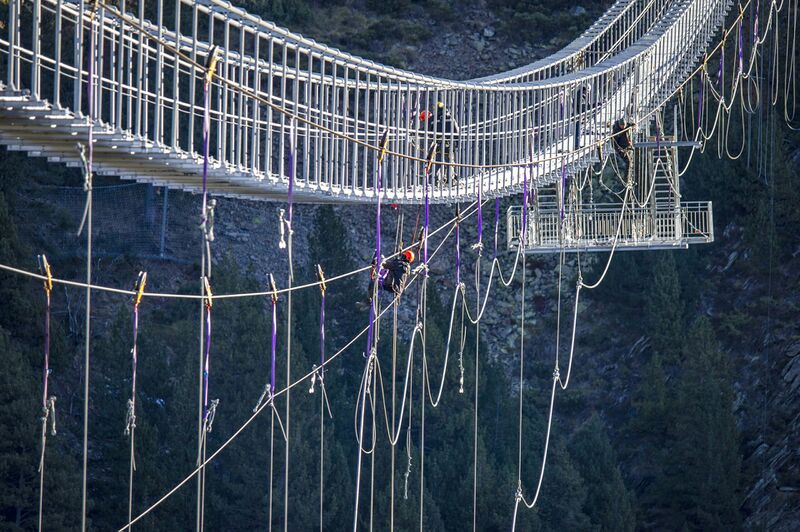 File:Tibetan Footbridge of CanilloConstruction6.jpg