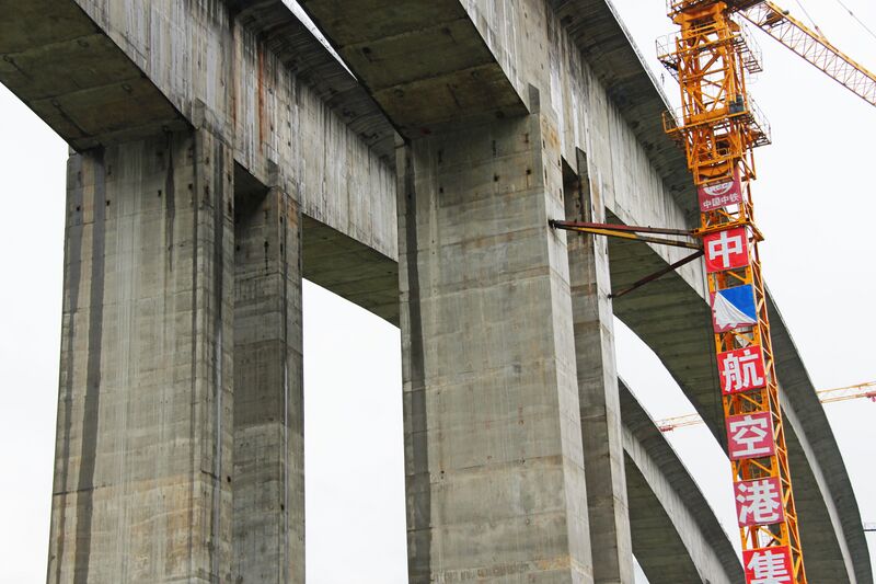 File:Youmai-2Bridge150mtrCrane.jpg