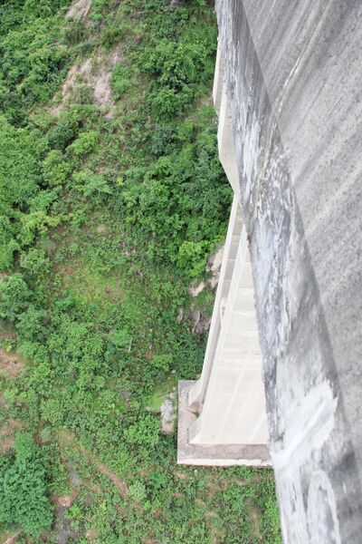 File:Yunnan106mtrHG56StraightBeamKm539EastOfNujiangPier.jpg