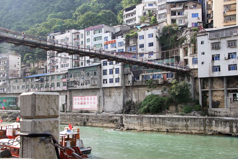 File:660FengjieAreaFootbridge copy.JPG