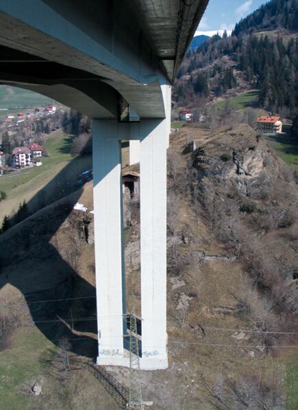 File:ColleIsarcoBeams.jpg