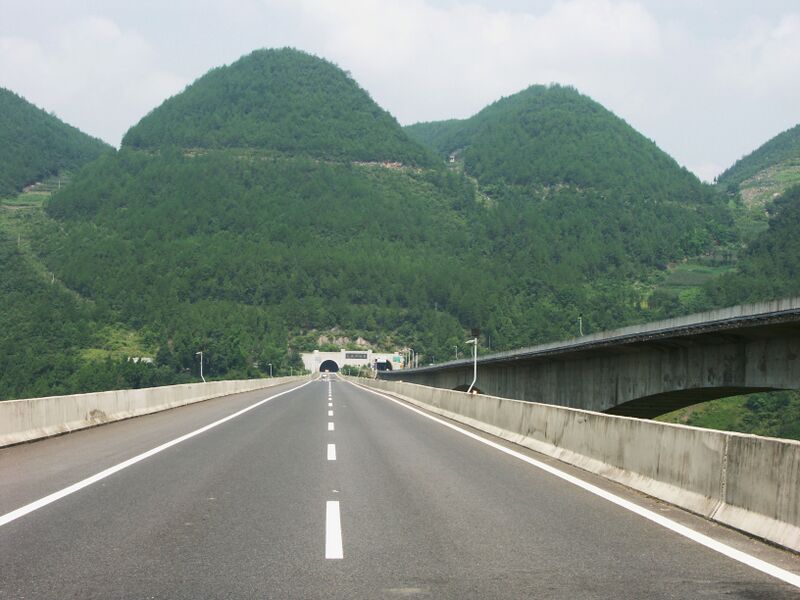 File:MashuiheEastBoundDeck.jpg